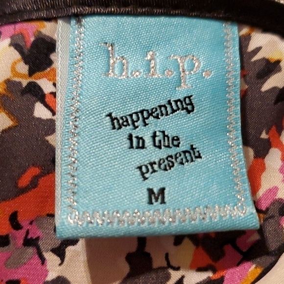 H.i.p flowered silk tank top.  Size M - Picture 4 of 4